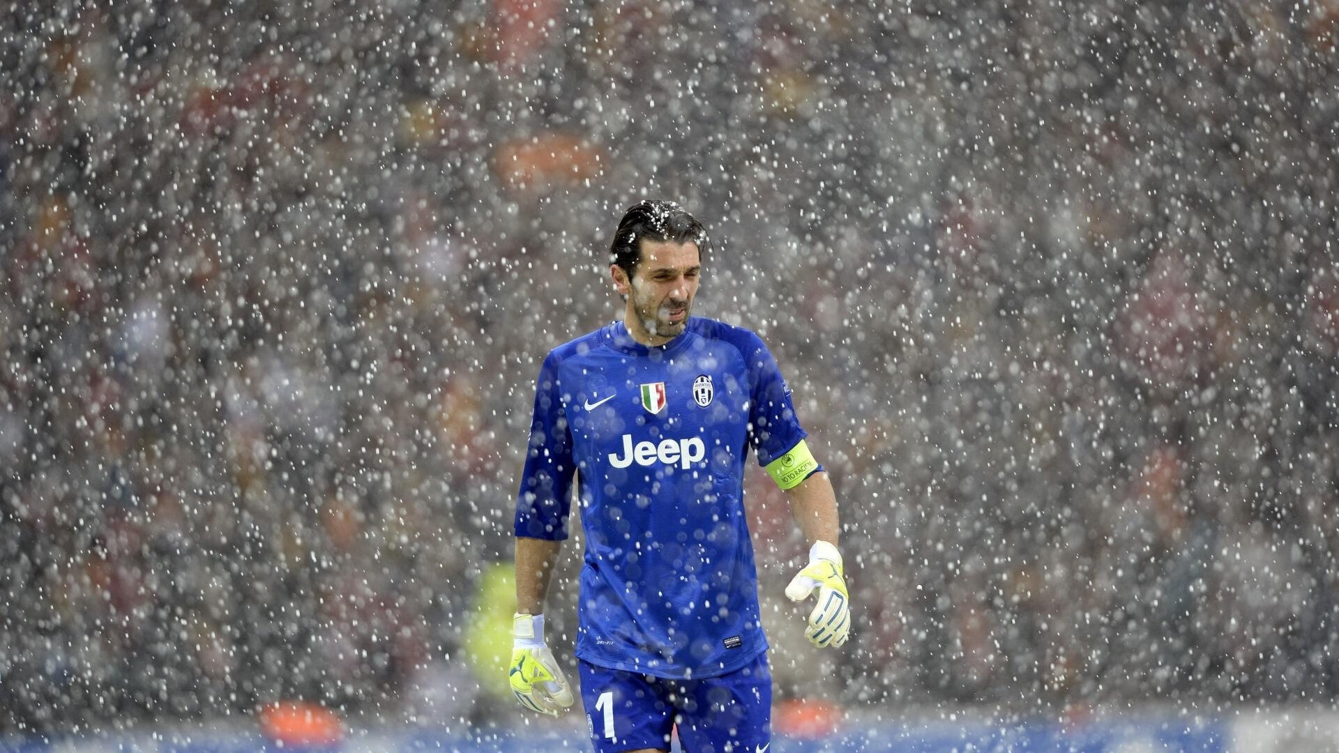 莱万多夫斯基连续二十场比赛得分超过精彩发挥，MAD挑战极限！